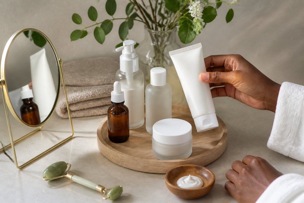 Produits beauté testés pour peaux sensibles : le guide 2026